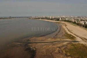 ELLITORAL_311865 |  José Víttori Desagüe. Uno de los tantos conductos pluviales que vuelcan sobre la Setúbal.