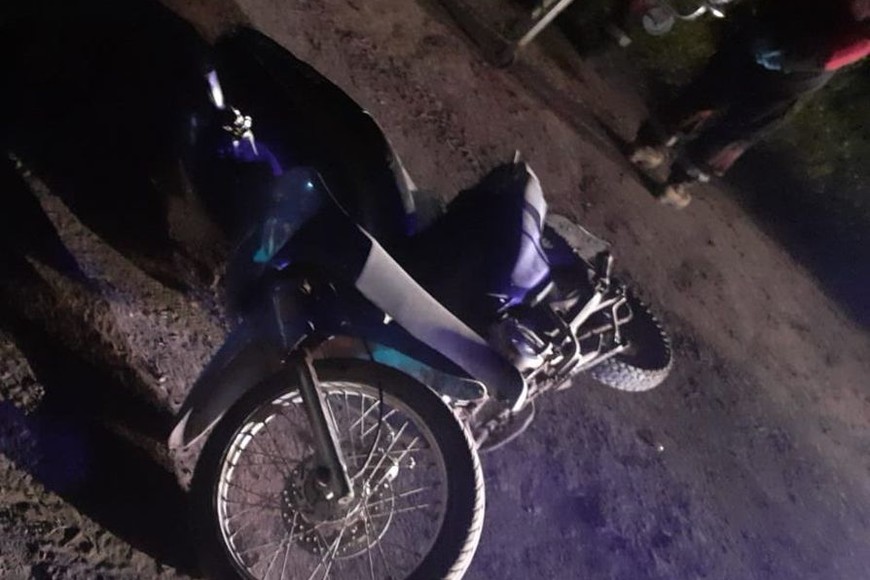 ELLITORAL_351330 |  Agencia El cuerpo sin vida de Migue Ramos (41) fue hallado este miércoles en un camino rural de la localidad de Centeno, a metros de su motocicleta.