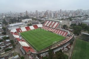 ELLITORAL_298740 |  Drone Fernando Nicola El aspecto actual del 15 de Abril, en un excelente registro aéreo. Terminar la bandeja sur es el objetivo a corto plazo para devolverle armonía al estadio.