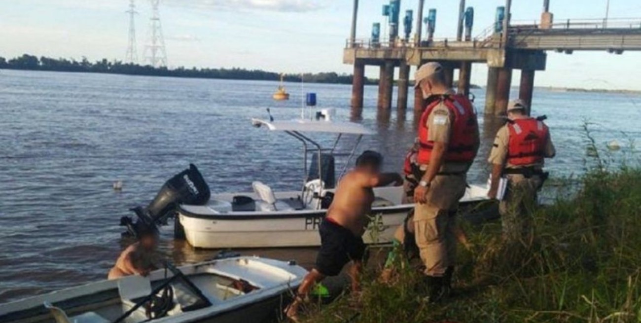 Rescataron a cuatro personas en el río Paraná