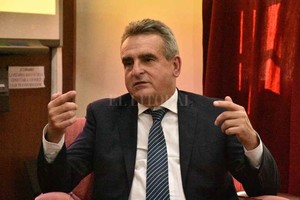 ELLITORAL_354577 |  Archivo El Litoral Agustín Rossi fue clave para que el peronismo se unifique y triunfe. Y lo es hoy. Basta revisar nombres en el gabinete provincial para corroborarlo.