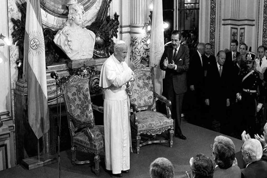 ELLITORAL_367900 |  Imagen ilustrativa Juan Pablo II junto al entonces presidente Raúl Alfonsín en Casa de Gobierno.