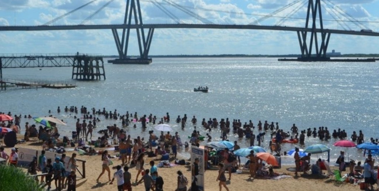 Cierran una playa de Corrientes debido a la creciente del río Paraná