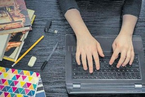 Archivo El Litoral Acompañamiento. El 85% de las familias valoró positivamente el trabajo de la escuela y sólo el 19% dijo no contar con los tiempos necesarios para ayudar a los chicos en sus actividades.