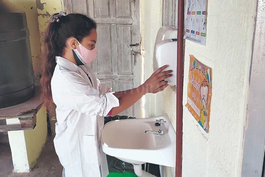 ELLITORAL_336013 |  El Litoral Protocolo. Las normas de higiene se aplicaron en el retorno a la escuela.