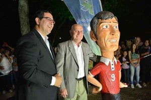 El Litoral Eduardo Maglioni y su propia escultura, un hijo pródigo de Reconquista.