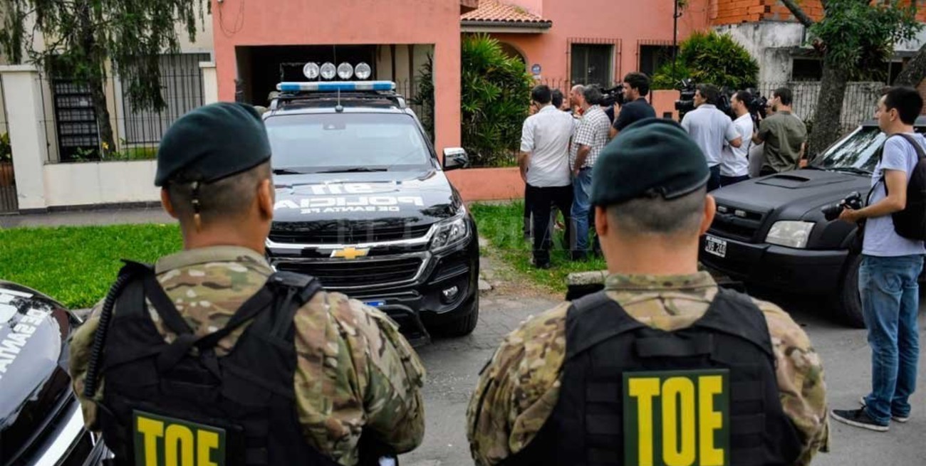 Policías detenidos sospechados de integrar la banda de Esteban Alvarado