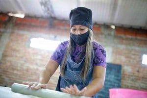 Gentileza. Tenemos percusión, baile pero también cursos de corte y confección, panadería, herrería, y un merendero que funciona dos días a la semana , dijo una referente de la Red de barrio Coronel Dorrego.