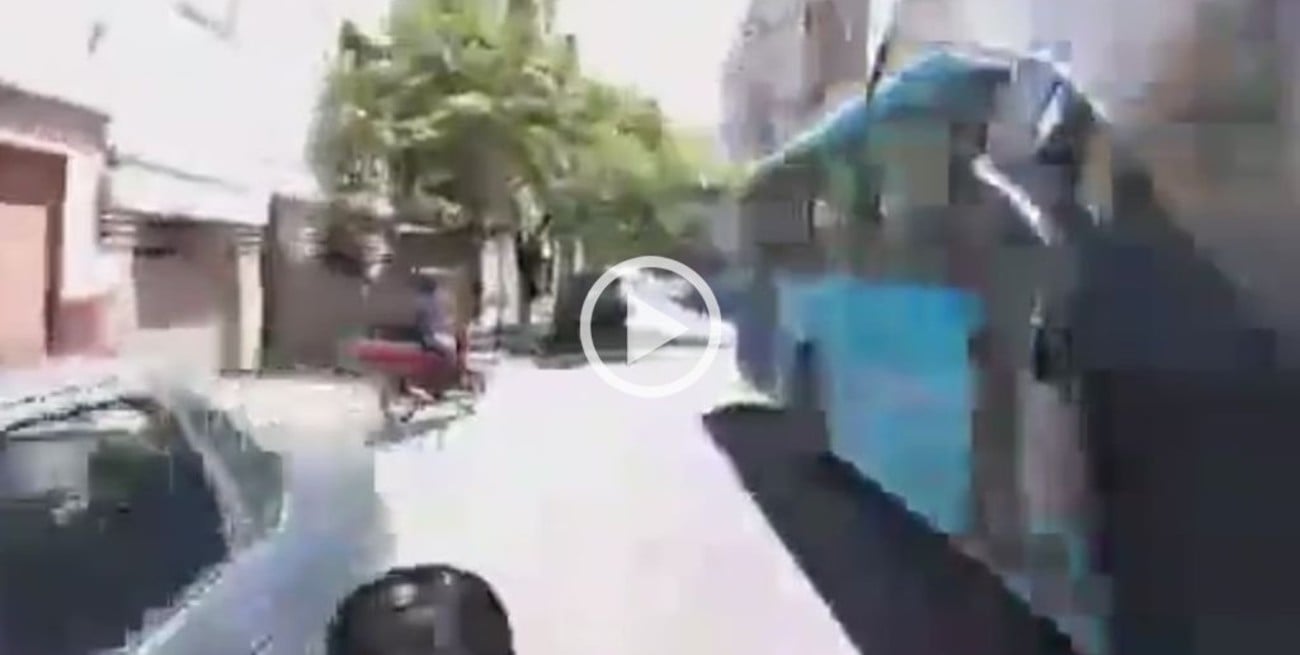 Video: cinematográfica persecución policial en Rosario en la captura de un motochorro