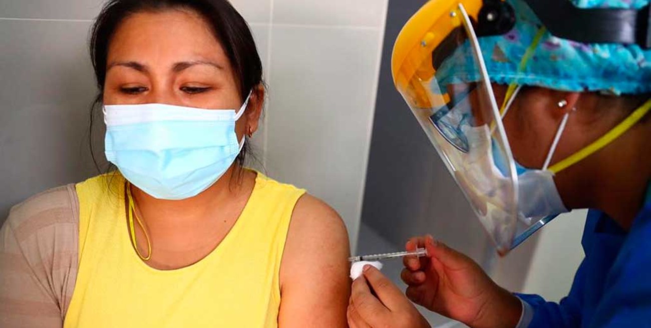 Perú comienza a vacunar contra el coronavirus