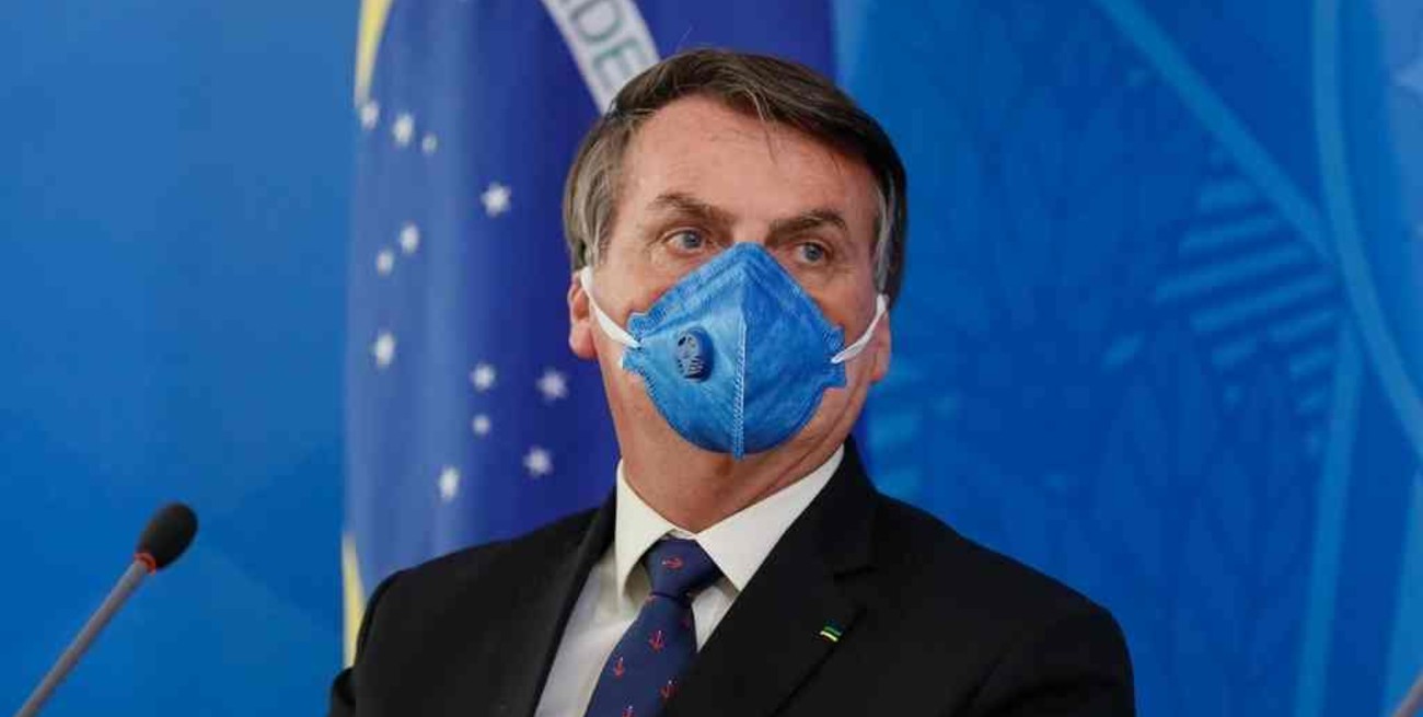 Bolsonaro dice que no habrá vacuna para todos y desconfía de la de Pfizer