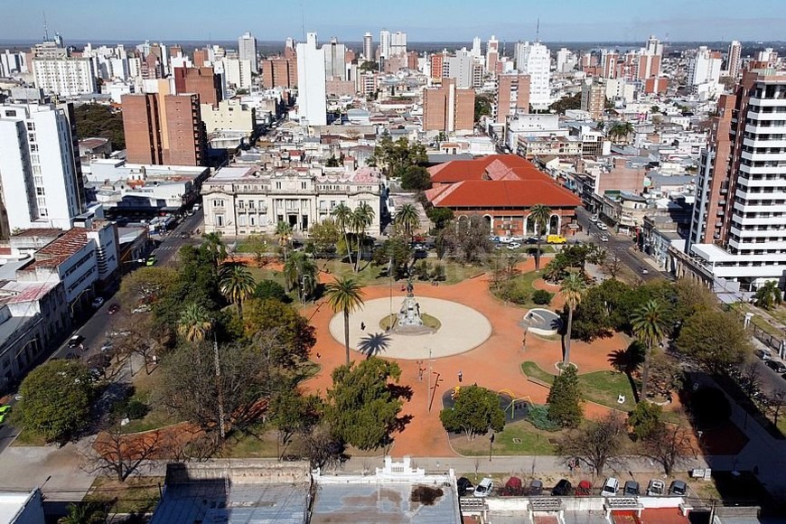 ELLITORAL_358831 |  Fernando Nicola Así luce el monumento y la plaza en 2020.
