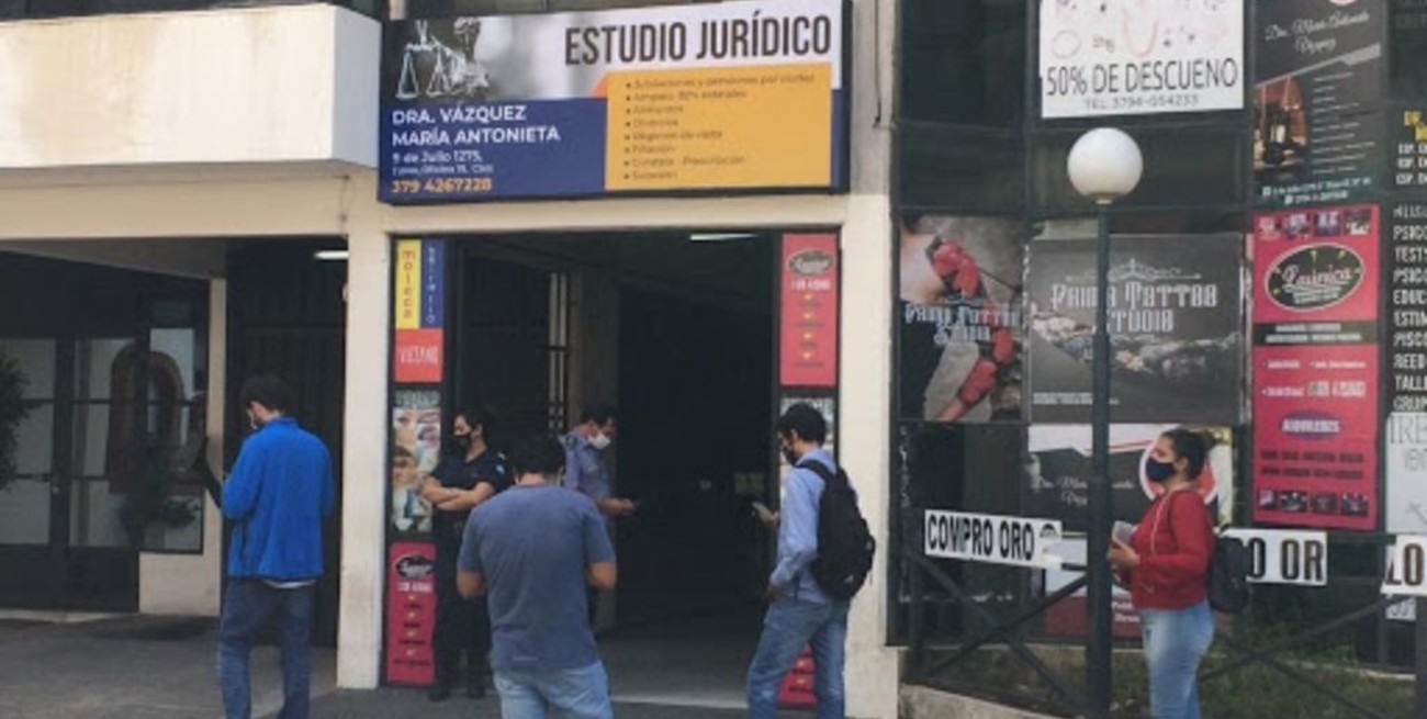 Una mujer fue apuñalada en pleno centro de Corrientes por su ex pareja