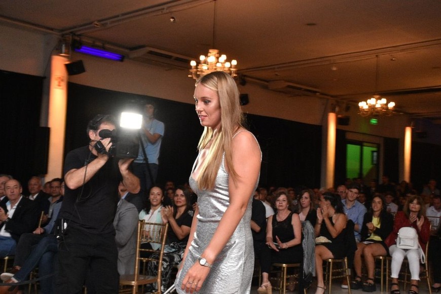 ELLITORAL_274089 | Manuel Alberto Fabatía La dama revelación Romina Imwinkrield, nadadora oriunda de San Jerónimo Norte, que viene de coronarse como subcampeona mundial de Aguas Abiertas del Circuito FINA 2019. A principios de año se subió al podio de la tradicional Maratón Río Coronda, donde fue tercera en un circuito boyado aquí en el Puerto de Santa Fe y luego en los Juegos Panamericanos de Lima ocupó el cuarto puesto en la maratón de 10 kilómetros