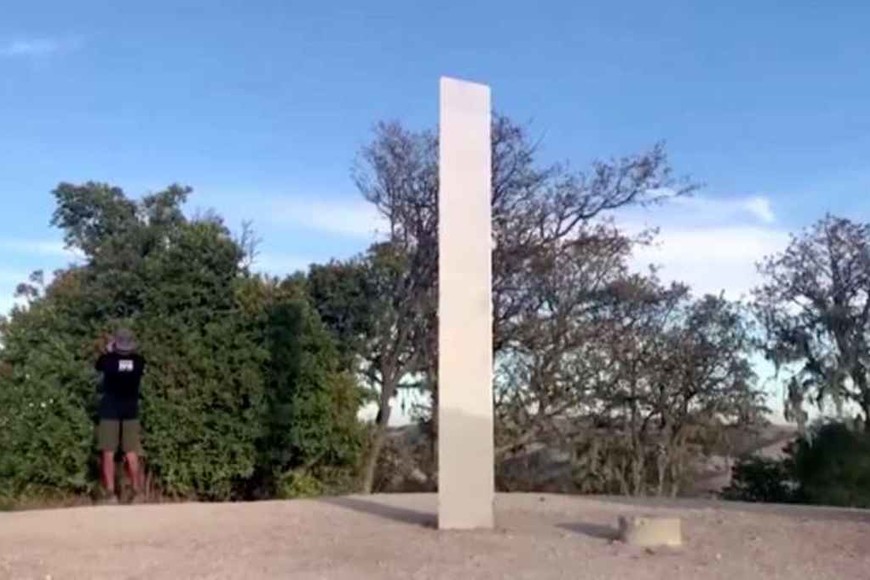 ELLITORAL_341941 |  Gentileza El monolito de metal encontrado en California.