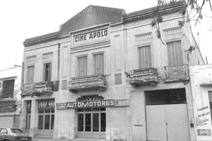 Archivo El Litoral El edificio del cine Apolo. Al lado, había una cochera. Una madrugada de 1974, el teniente Juan Carlos Gambandé fue asesinado por un comando del ERP.