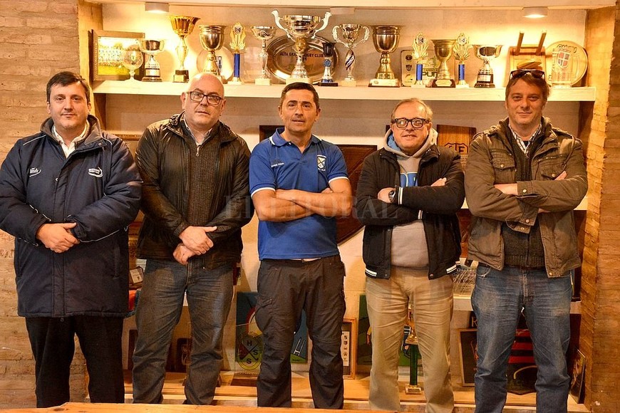 ELLITORAL_258843 |  Luis Cetraro Directivos. Luciano Cecatto, José Cuadros, Diego Fantín, Enrique Muller y Juan José Villar. Todos, aportan múltiples funciones, más allá de las que figuran en la estructura institucional.
