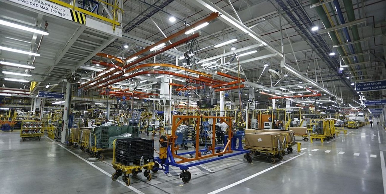 La planta de Alvear de General Motors cierra 30 días y suspende trabajadores