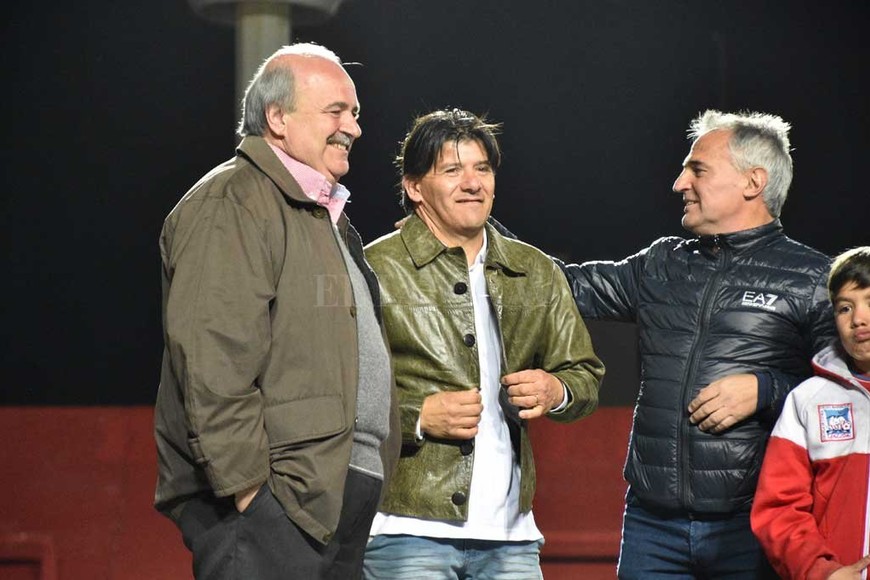 ELLITORAL_313292 |  Manuel Alberto Fabatía José Luis Marzo homenajeado en el torneo Diego Barisone, junto al doctor Mario Bucolini y Leonardo Madelón.