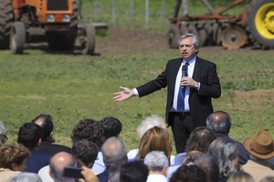 ELLITORAL_265515 |  NA zzzznacp2 NOTICIAS ARGENTINAS BAIRES OCTUBRE 7 El candidato presidencial del Frente de Todos, Alberto Fernández, presentó hoy un plan para combatir el hambre en el país en la facultad de agronomia de esta ciudad. FOTO NA DANIEL VIDES zzzz