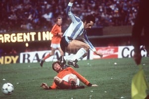 ELLITORAL_356648 |  Archivo El Litoral Luque ante Holanda, en la final del Mundial 1978.
