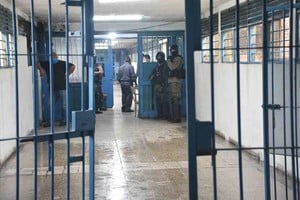 ELLITORAL_347606 |   Aislamiento coronavirus día 40 acto escuela penitenciaria recorrido parroquia carcel d elas flores y pabellon para reclusos enfermos