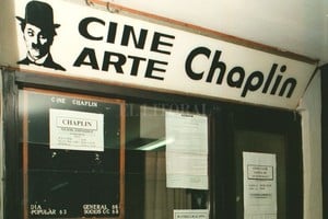 Archivo El Litoral Cine Club Chaplin: funcionaba en el primer piso de la Galería Ross.