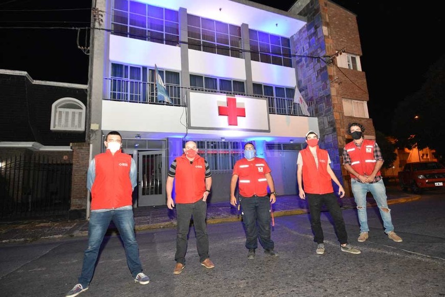 ELLITORAL_301414 |  Manuel Alberto Fabatía La sede de la Cruz Roja -filial Santa Fe- iluminó su fachada para acompañar la conmemoración del Día de la Enfermería.
