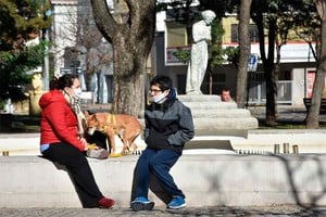 ELLITORAL_307630 |  Flavio Raina. La curva epidemiológica se mantiene relativamente  controlada , según fuentes gubernamentales. No obstante, se recalca en respetar el distanciamiento social.
