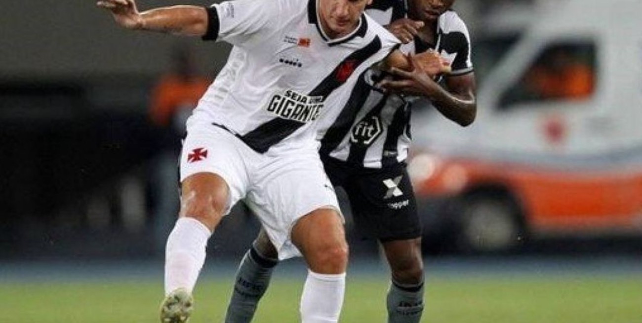 Un futbolista de Botafogo acusó a Maxi López de racismo