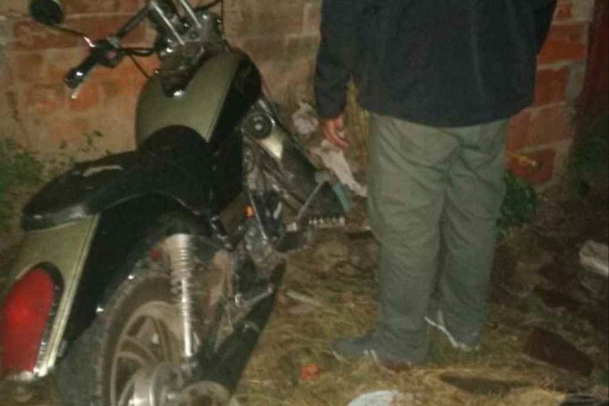 ELLITORAL_364739 |  Gentileza La moto que encontró la policía coincide con la que se vio en las cámaras de seguridad.