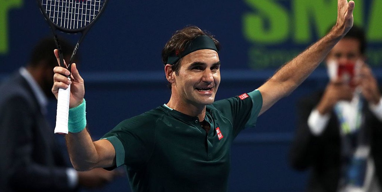 Tras 13 meses, Roger Federer volvió y debutó con un triunfo en Doha