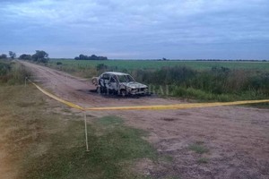 ELLITORAL_318807 |  El Litoral Carlos Usprung, de 63 años oriundo de Sunchales, dijo que el auto sufrió una falla eléctrica que originó las llamas.
