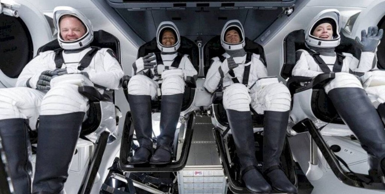 Parte el primer vuelo de turistas espaciales sin astronautas profesionales