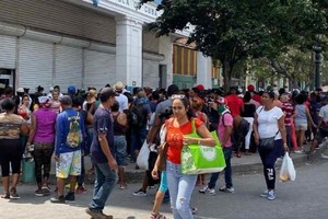 ELLITORAL_390531 |  Gentileza Filas en La Habana para comprar alimentos. El momento de extrema escasez y malestar social detonó una inédita ola de protestas en todo el país.