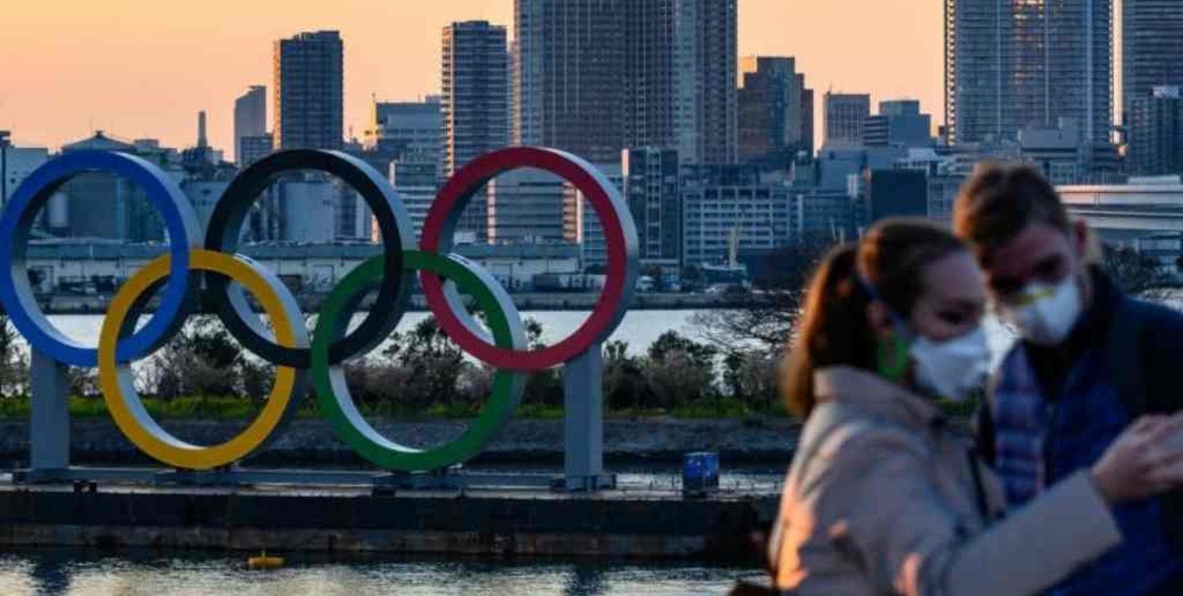 Japón suma casi 1.700 contagios mientras discute estrategias para realizar los Juegos Olímpicos 2021