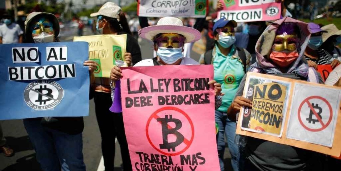 El Salvador: el Bitcoin no convence a la población y hubo protestas en las calles