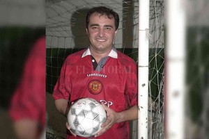 ELLITORAL_384842 |  Archivo Fabián Mazzi y su pasión por el fútbol.