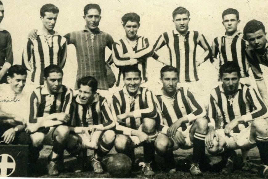 ELLITORAL_375827 |  Archivo El Litoral Unión (1926) Busca, Napoleoni, González, Osuna, Ambrosini, Ortiz, Angelini, Gracioli, Simonsini, Beltramini, Valiente, Acosta y Mir.