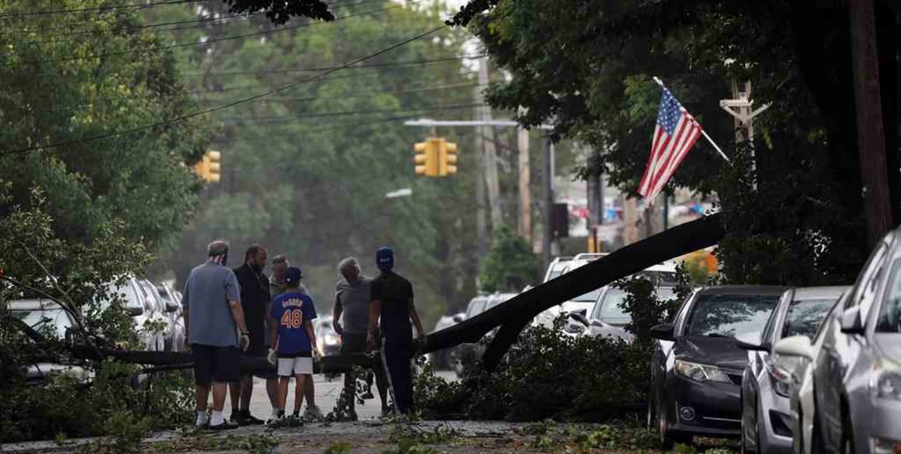 La tormenta Isaías dejó al menos cinco muertos tras su paso por Estados Unidos
