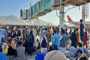 ELLITORAL_397336 |  Imagen ilustrativa Caos y desesperación de los afganos, en el aeropuerto, tras la entrada del Talibán a Kabul.