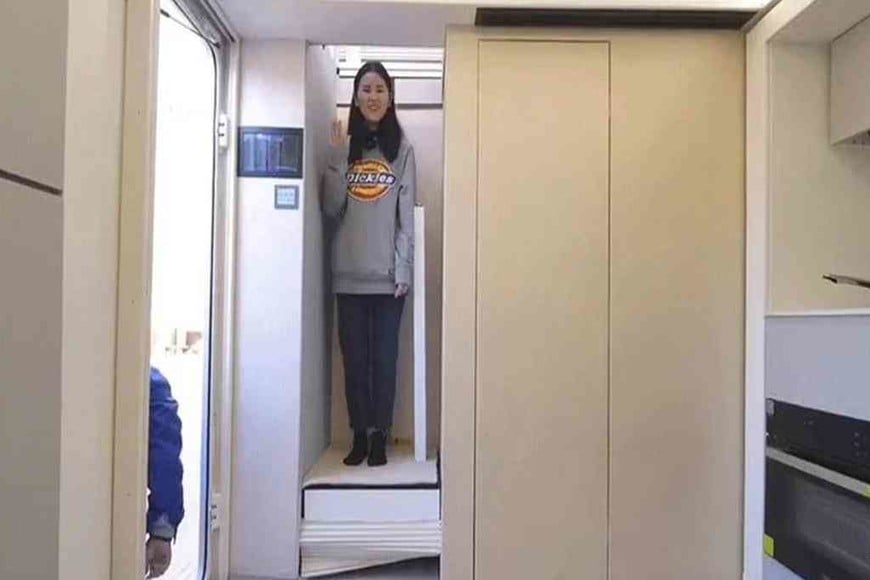 ELLITORAL_357973 |  Gentileza Para llegar de planta baja al primer piso, el vehículo cuenta con ascensor.