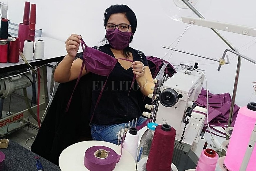 ELLITORAL_296040 |  El Litoral Las textiles grandes de Rosario también salieron rápidamente a disposición de la comunidad para tratar de acelerar la provisión de barbijos.