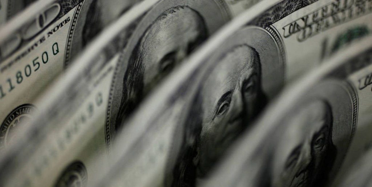 El dólar blue cotizó a $ 151 y cerró la semana en baja
