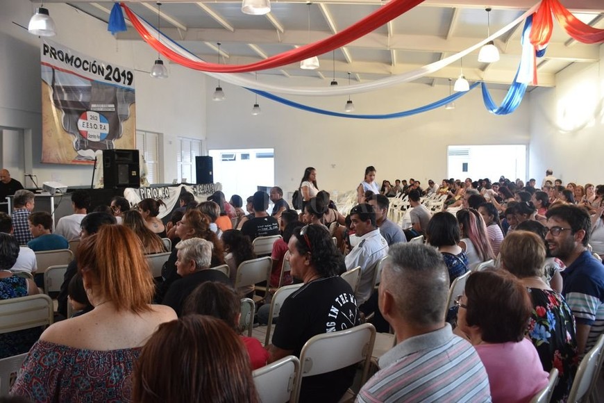 ELLITORAL_277804 |  Alberto Manuel Fabatía En comunidad. Directivos, docentes, exalumnos y familiares colmaron el SUM del nuevo edificio De la 262.