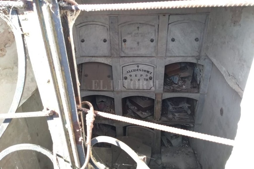 ELLITORAL_311792 |  El Litoral Angustiante. Así están los restos de los seres queridos en el Cementerio Municipal.