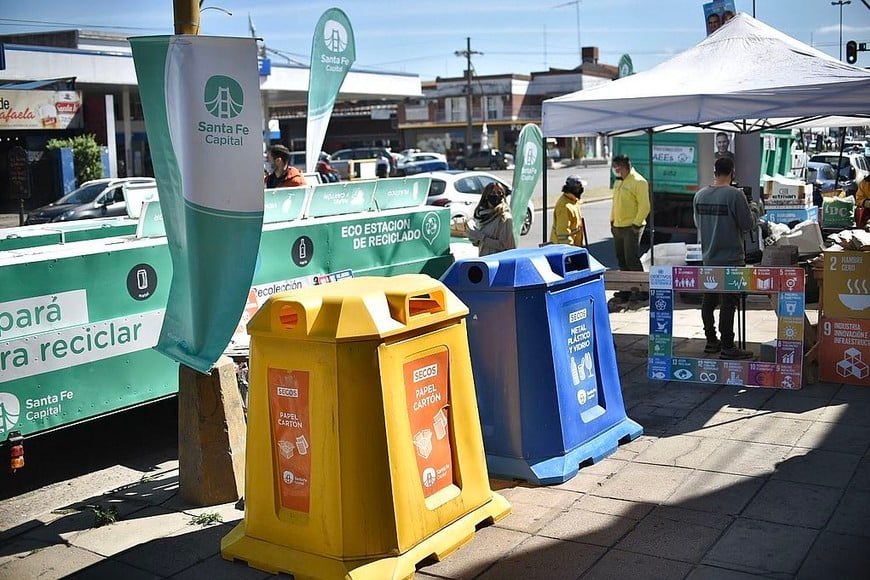 ELLITORAL_403412 |  Juanma Baialardo La Eco estación de reciclado recoge y lleva a la planta de procesamiento los electrodomésticos que la propia gente debe llevar hasta el punto de recolección, ya que la modalidad es pick up.