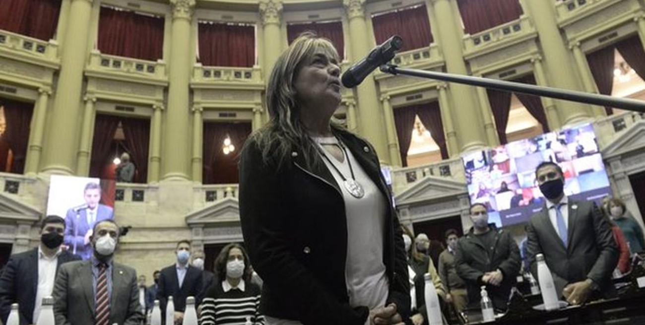 Mónica Schlotthauer juró como diputada en reemplazo de Nicolás Del Caño