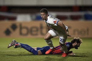 ELLITORAL_371502 |  Conmebol zzzznacd2NOTICIAS ARGENTINAS BAIRES, ABRIL 21: Cris Martinez de Huachipato inicia el festejo de su gol ante San Lorenzo en el partido que juegan por la Copa Sudamericana. Foto NA: CONMEBOLzzzz