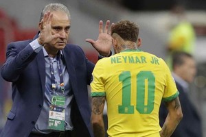 ELLITORAL_402763 |  Gentileza De diez. Tite y Neymar, los estrategas afuera y adentro del campo de juego de Brasil, que desea continuar como líder de las Eliminatorias.